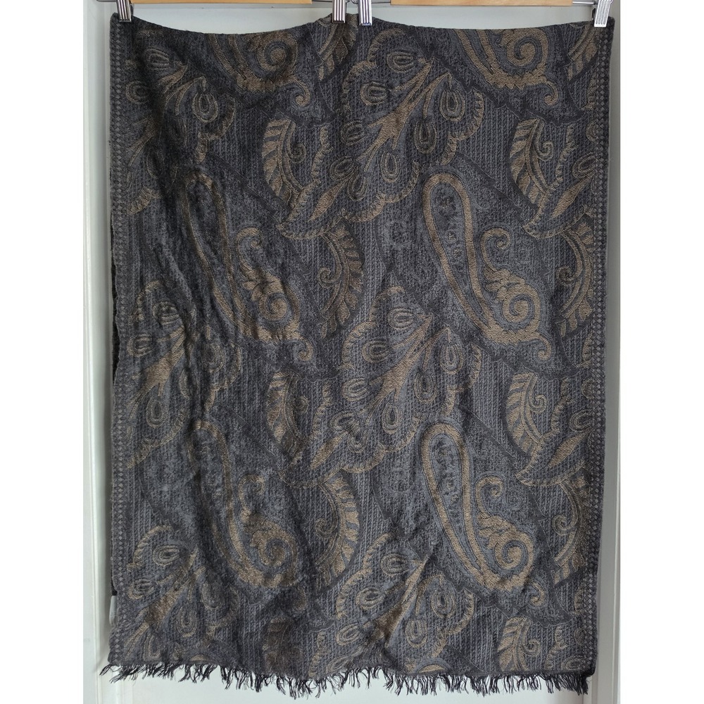 Metropolitan Museum‎ Paisley Scarf Gray Wool Viscose Blend 72in Rectangle